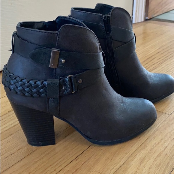 XOXO dark gray block heeled booties. Size 8 - Picture 3 of 4